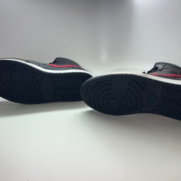 Jordan 1 Air Mid Retro 'Black Team Red' sz 8 Mens - Picture 4 of 7